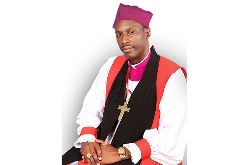Rt_-Rev_-Dr_-Fred-Sheldon-Mwesigwa Obutumwa bw’ekiro ky’okuzarwa kwa Mukama waitu Yesu Kristo n’omwaka omutsya 2017 aha bantu Boona